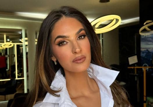 Featured image for “O Zot, ki mëshirë” – Emina Çunmulaj me mesazh të fortë për të gjitha vajzat