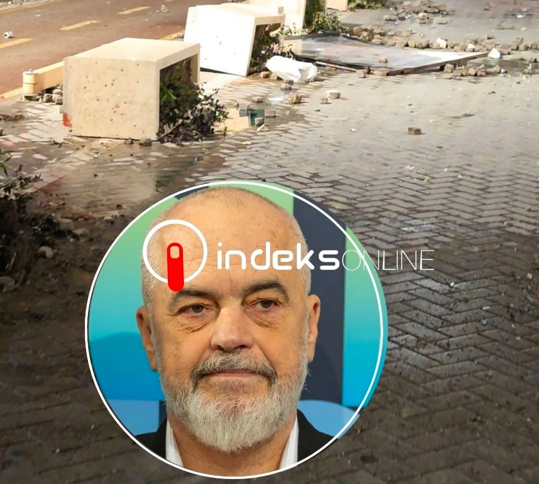 Featured image for Pamje pa koment/ E shkatërruar rruga para Zyrës së Edi Ramës
