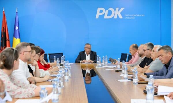 Pas takimit mes Hamzës dhe Kurtit, PDK mbledh nesër Grupin Parlamentar dhe Kryesinë