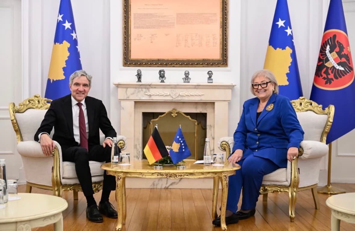 Pasi e ktheu në Kuvend Ligjin për Specialen, Presidentja takohet me kryetarin e Gjykatës Kushtetuese Federale të Gjermanisë