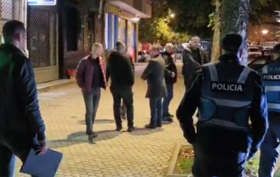 Plagoset me thikë një 60-vjeçar në Korçë, policia kap autorin e dyshuar