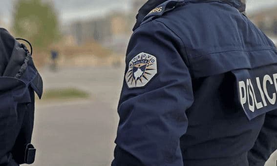 Featured image for Policia jep detaje për suspendimin e tre zyrtarëve, dyshohen për ngacmim dhe kontroll të kundërligjshëm