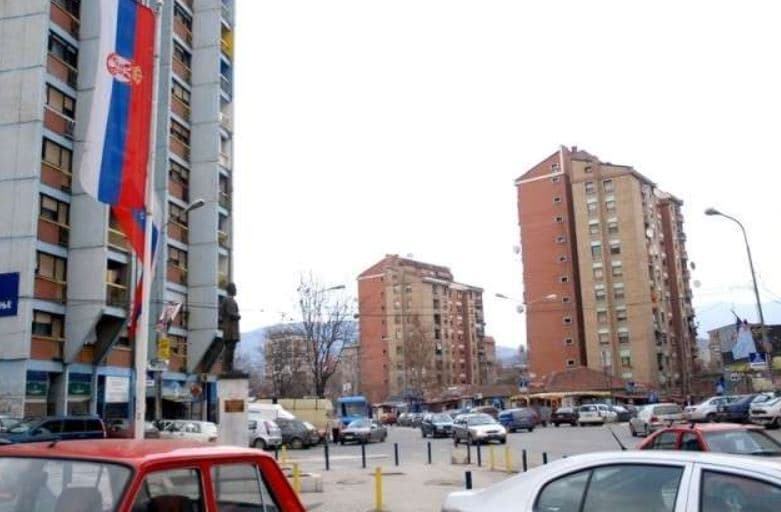Policia në veri ndërpret parafushatën për zgjedhjet në Serbi