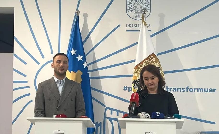 Prishtina në krizë me mbeturinat, Musmurati akuzon Muratin për bllokimin e 74 milionë eurove dhe paralajmëron kallëzim penal ndaj Velisë