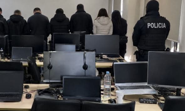 Prokuroria kërkon paraburgim për nëntë të dyshuar për mashtrime me Call Center në Prishtinë