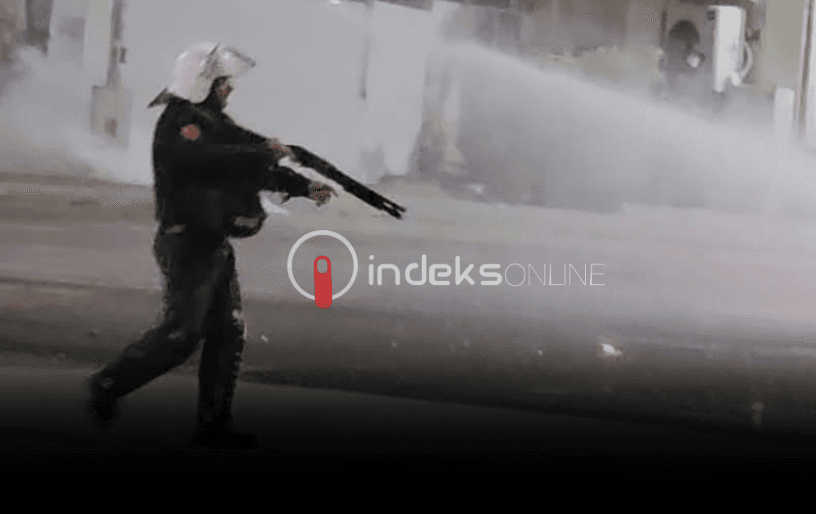 Protestë agresive në Tiranë, një protestues dyshohet se është goditur me plumb gome në sy