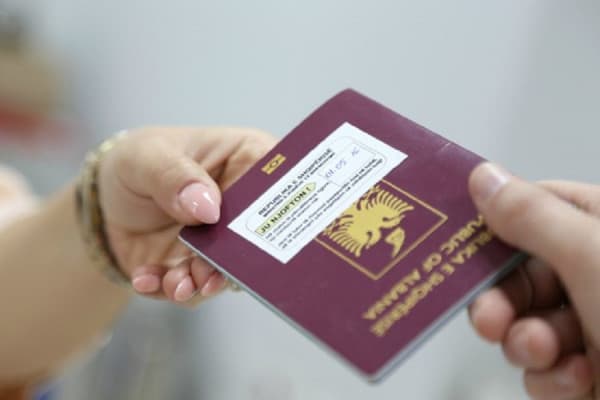 Qeveria shqiptare vendos rregulla të reja për letërnjoftimet elektronike