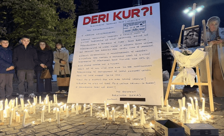 Qytetarët ndezin qirinj në Pejë në kujtim të Arlinda Zekajt