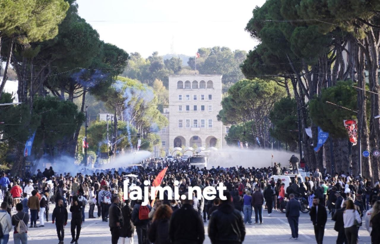 Rama nuk tërhiqet, protestat në Shqipëri hyjnë në javën e dytë