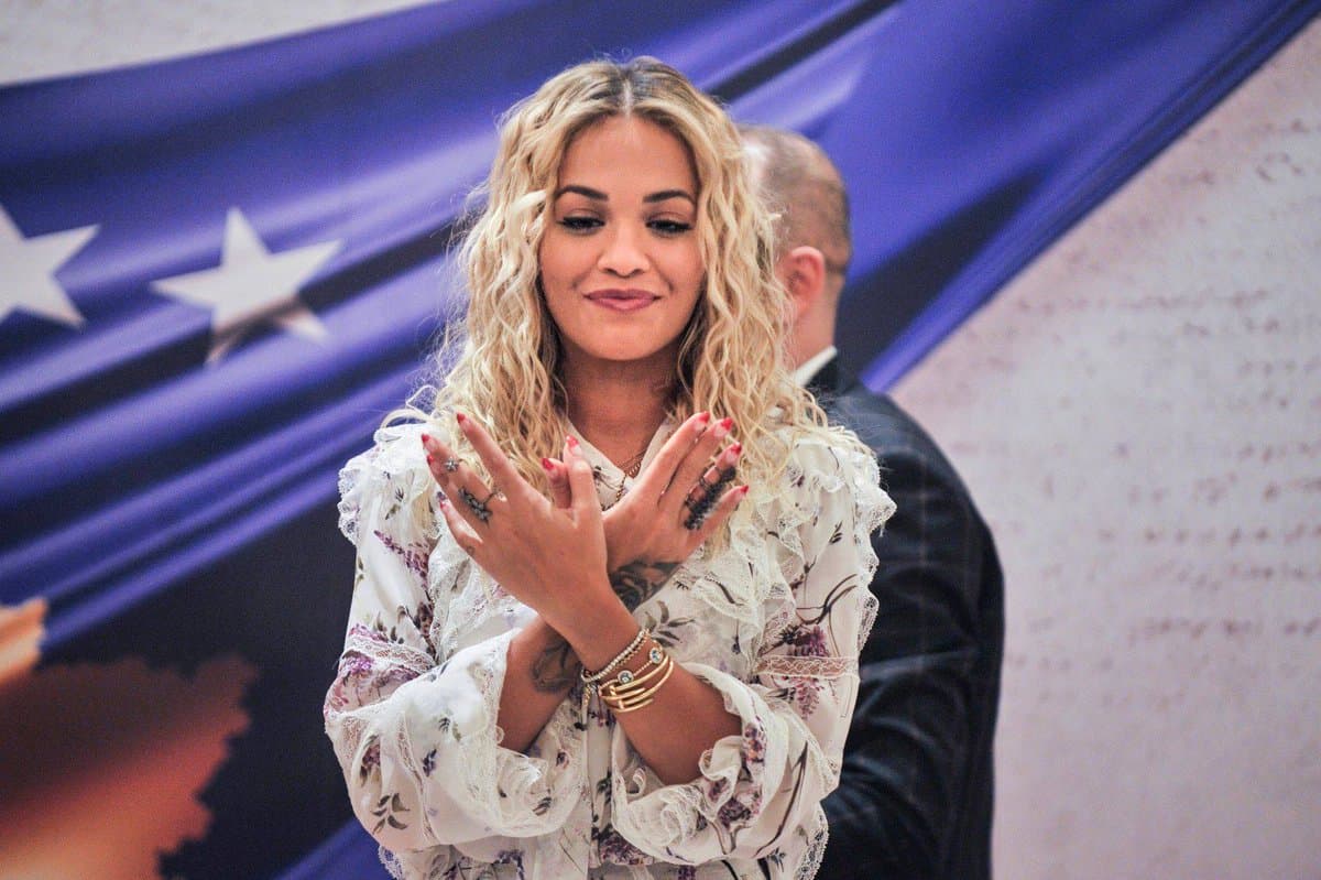 Featured image for Rita Ora i tregon botës se Kosova u bë me Presidente të re grua