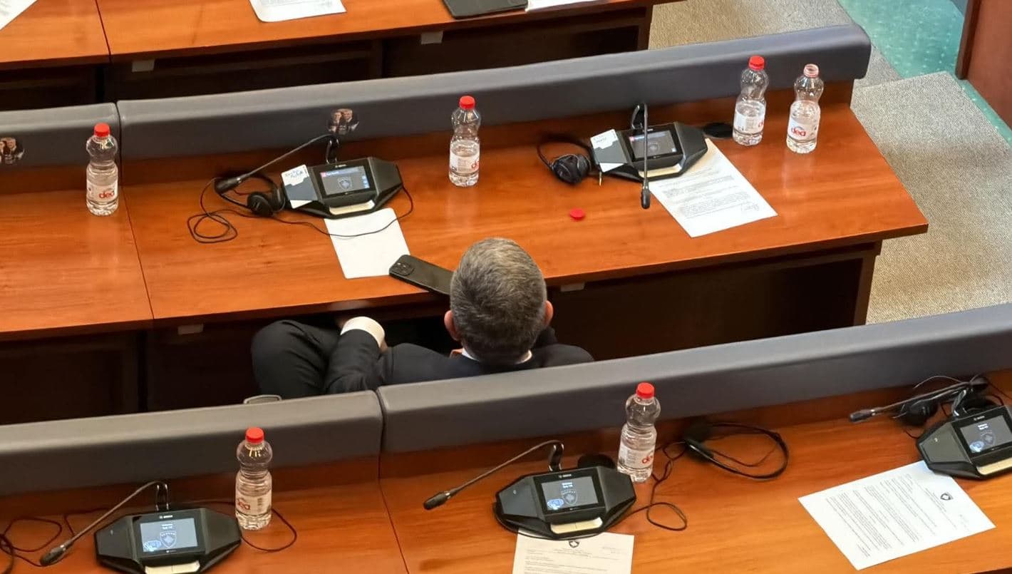 Rrustem Mustafa i vetmi nga PDK që mori pjesë në votim për projektligjin për Byronë Shtetërore