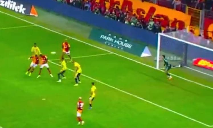 Featured image for S’është normal Osimhen, dyfishon rezultatin në derbin ndaj Fenerbahçes
