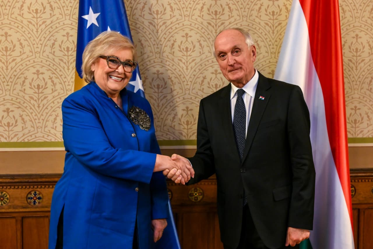 Shiroka Pula takohet me presidentin hungarez