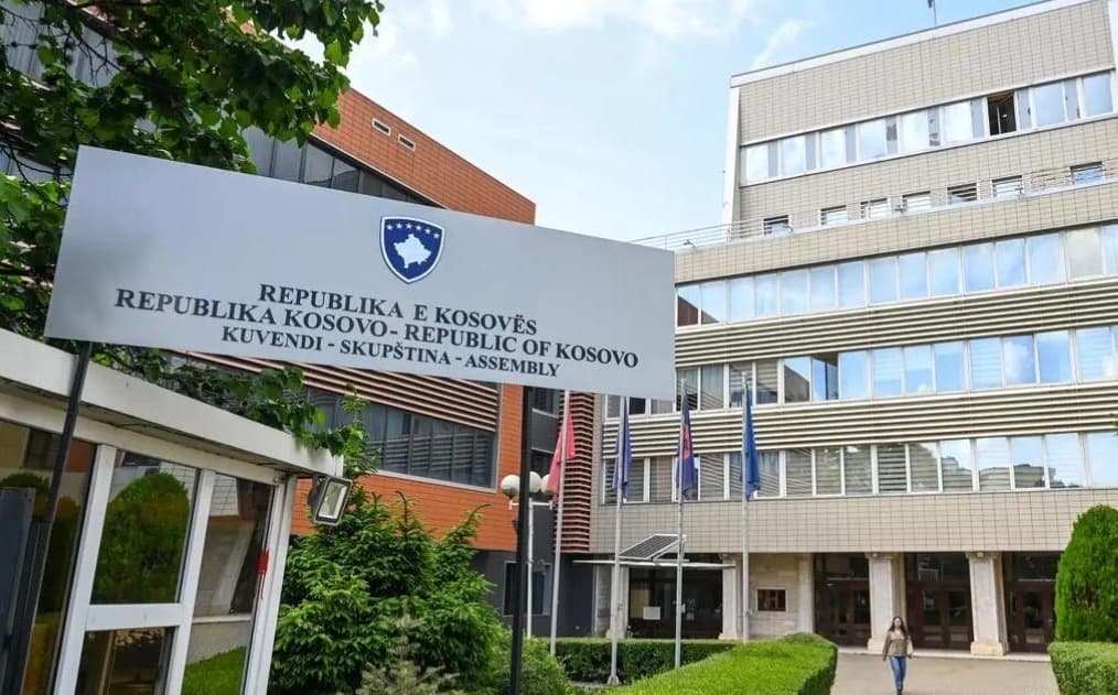 Sot mblidhen disa komisione parlamentare, shqyrtohen ndryshimet buxhetore