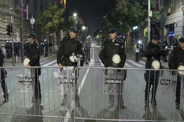 Studentët-banorëve të Beogradit: Mos u mblidhni ku ka prani të policisë dhe personave me rroba civile
