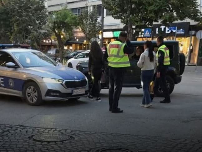 Sulmohen fizikisht dy policë në Prishtinë gjatë detyrës, arrestohen një burrë dhe një grua