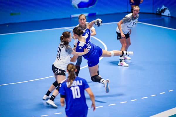 Featured image for Super çikat e Kosovës – Kombëtarja në hendboll fiton dy ndeshjet kundër Estonisë, e fillon mbarë fazën kualifikuese për në Botëror