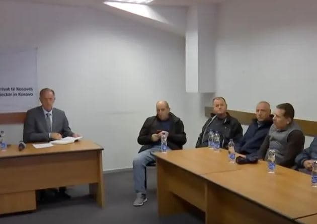 Featured image for Teknikët e Prishtinës: Dalin pagat, por greva e protesta vazhdojnë
