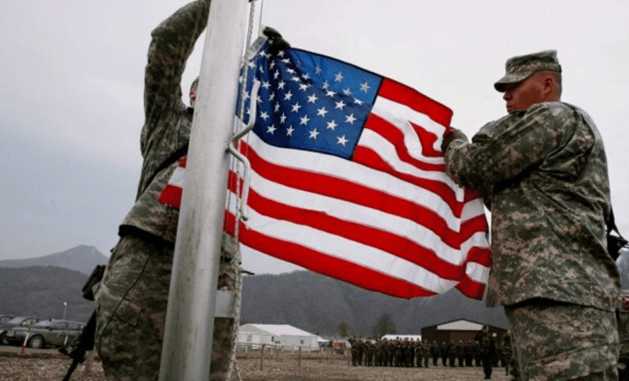 Ushtarët në Kosovë mund të zëvendësohen, po Amerika?