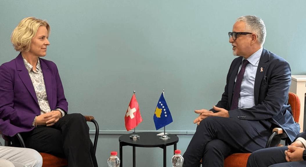 Vitia priti ambasadoren e re të Zvicrës në Kosovë, diskutojnë bashkëpunimin në shëndetësi