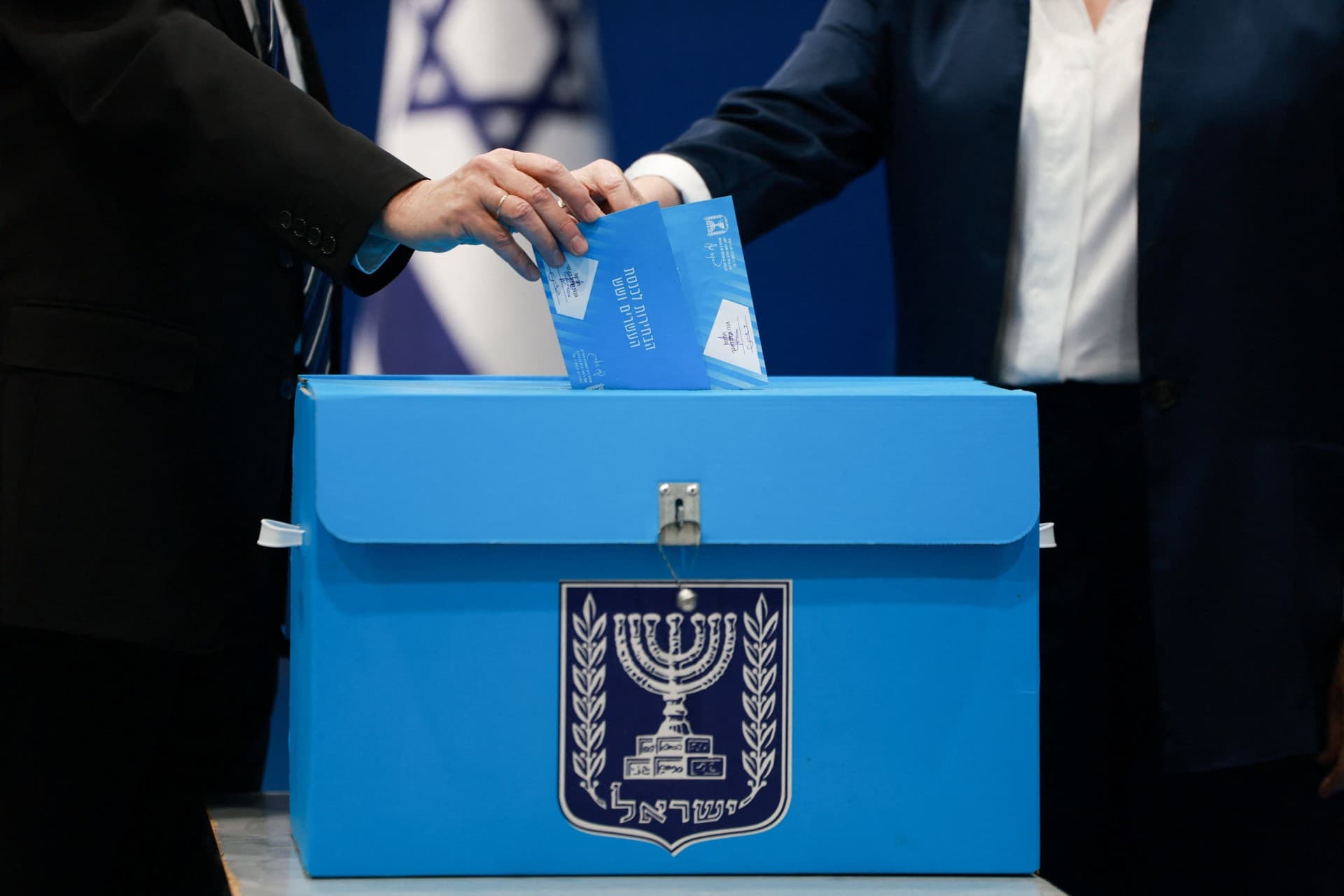 Zgjedhjet në Izrael: Blloku i Netanyahut prin me 53 ulëse, partitë arabe mund të vendosin për qeverinë e re