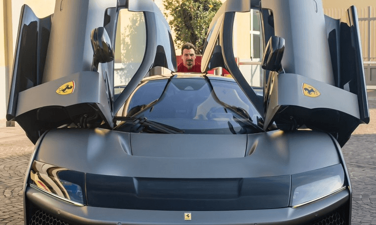 Featured image for Zlatan i bën dhuratë vetes Ferrari-n afro 4 milionë euro