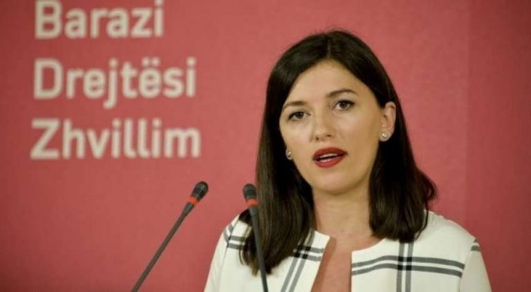 Albulena Haxhiu mohon se LDK ka kërkuar shtatë ministri