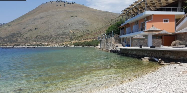 Tragjike në Himarë, 5 vjeçari goditet për vdekje në det