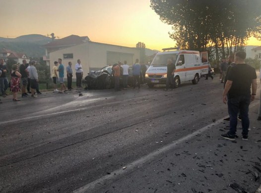 Aksident i rëndë trafiku, një i vdekur dhe katër të lënduar
