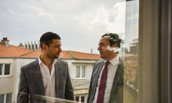 Djali i i avokatit të njohur i bashkohet Vetëvendosjes