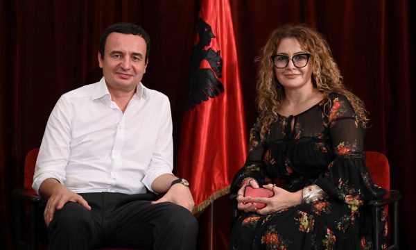 Kjo Këngëtare e njohur i bashkohet Vetëvendosjes