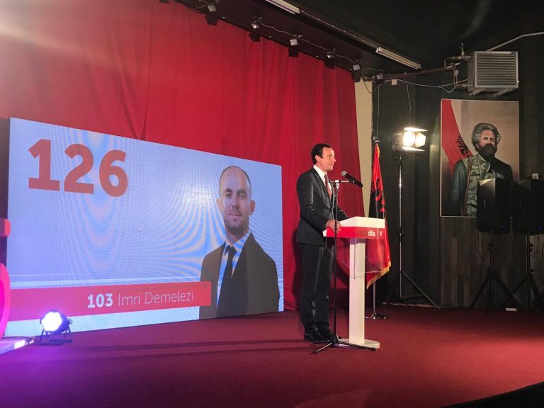 Kurti e Selimi me tubim në Drenas: Erdhi dita e Drenicës së Adem Jasharit e Fehmi Lladrovcit