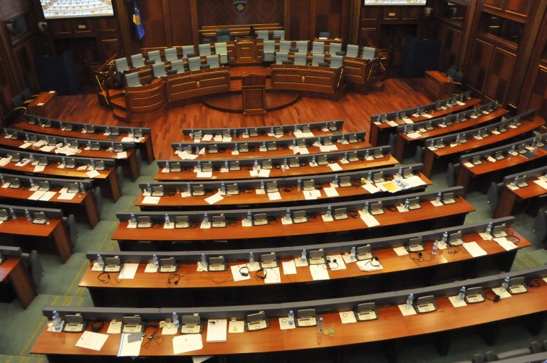 Shumë “veteranë” të politikës nuk do të jenë më deputetë në Kuvendin e Kosovës (Emrat)