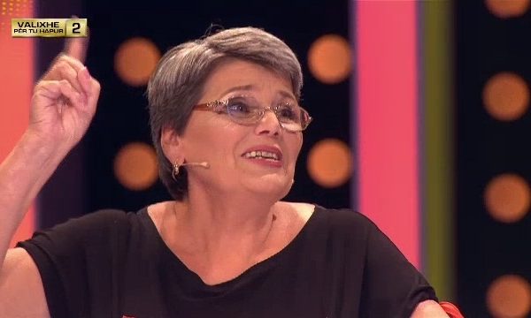 Alban Skënderaj surprizon në emision fansen e veçantë, reagimi i saj është emocionues