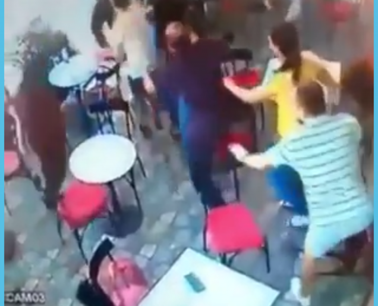 Britma e ulërima nga frika e tërmetit, kështu ikin banorët e Shqipërisë nga lokali (VIDEO)