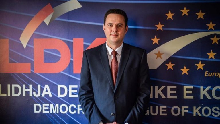 Lumir Abdixhiku tregon se cila ministri duhet t’i takojë LDK-së