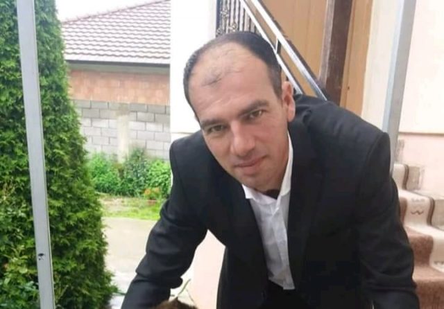 Kushdo që e keni parë këtë person nga Vushtrria lajmëroni familjarët ose Policinë e Kosovës