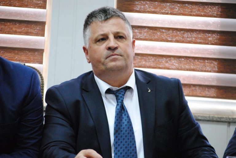 Në Deçan po diskutohet shkarkimi i Nasim Haradinajt