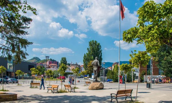 Burri nga Mitrovica e shantazhon ish-gruan, u dërgon foto nudo familjarëve të saj