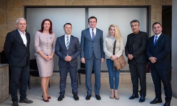 Kurti pret në takim Duda Baljen dhe kandidatët tjerë për deputetë nga minoritetet