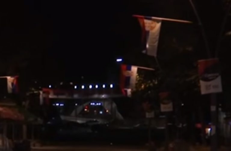 Flamuj serbë e rusë në veri të vendit, për zgjedhje ftohen nga Serbia ata që lindën në Kosovë (VIDEO)