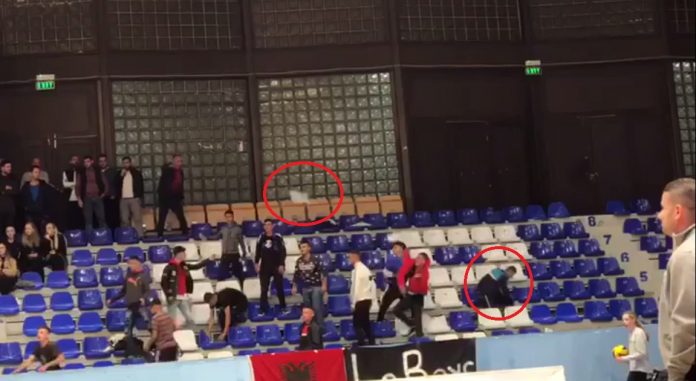 Sjellje jo e mirë e tifozëve të KV Skenderajt në Pallatin e Rinisë (VIDEO)