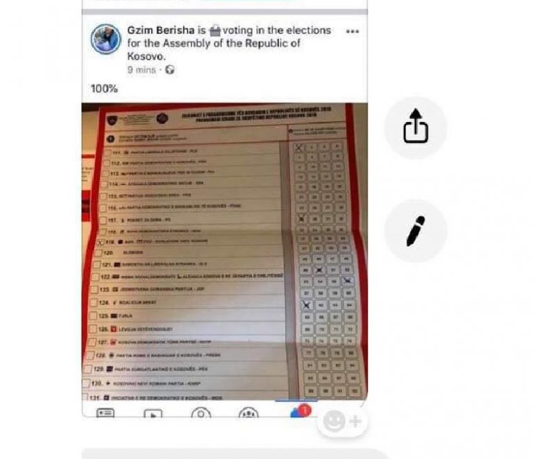 Një person fotografon votën e tij (FOTO)