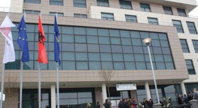 Lajmi i fundit: Mbyllen tri shkolla në Skenderaj, shkojnë në mësim online (FOTO)