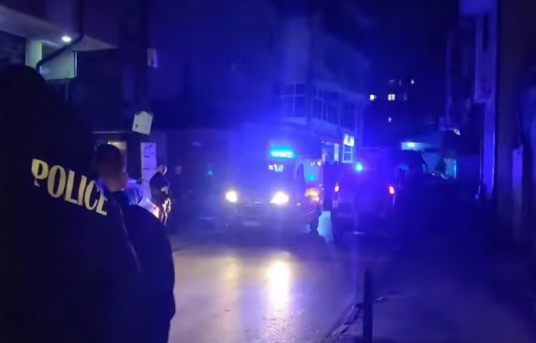 Gjuajtja me armë në kryeqytet, Policia: Dy persona të lënduar, i dyshuari është indentifikuar dhe është në kërkim