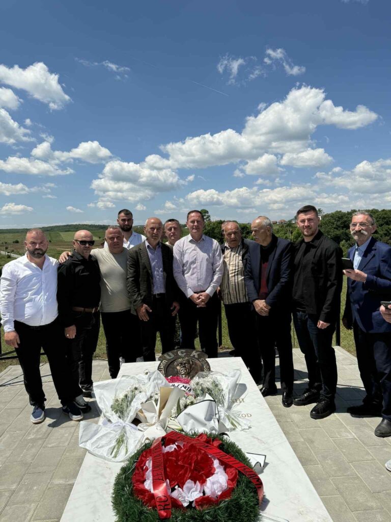 Në përvjetorin e parë të ndarjes nga jeta të Komandant Zejnullah Prokshit – Mesazh nga Driton Ajazi