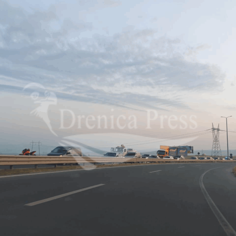 Një aksident trafiku është raportuar sot në orët e pasdites në autostradën "Ibrahim Rugova", në afërsi të lagjes Priam.